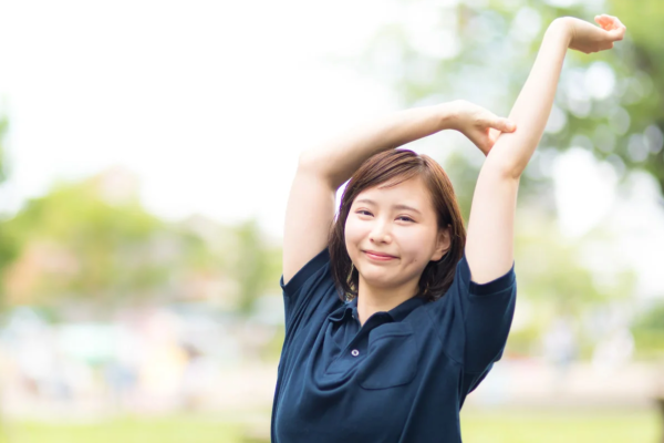 リフレッシュする女性